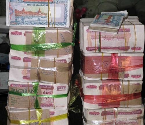 议员咨询缅甸国家外汇储备及国内货币流通量