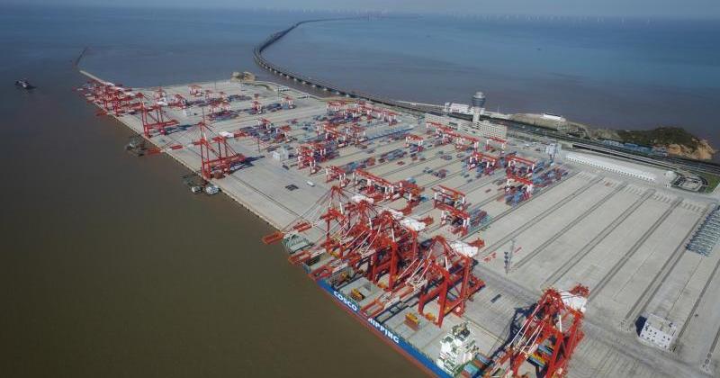 全球最大无人码头 上海洋山港下月开港