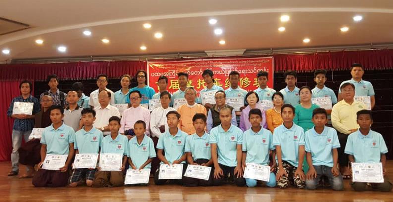 曼德勒首届（中国）摩托车维修班结业