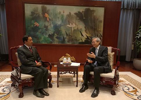 中国驻欧盟使团团长张明大使会见缅甸驻欧盟大使波伦盛