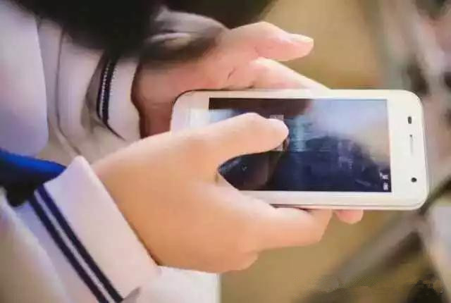 “手机脸”正在蔓延 你中招了吗？