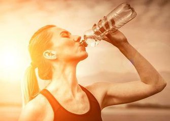 剧烈运动后怎么喝水 讲究“小细节”
