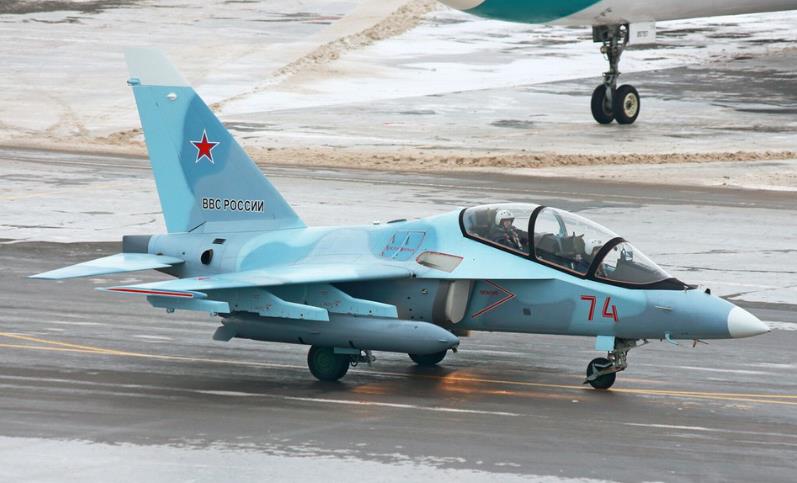 缅甸空军新到货两架雅克-130