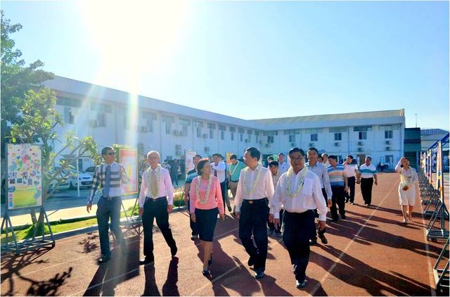 中国国侨办梁智卫副司长一行莅临曼德勒慰问看望外派教师