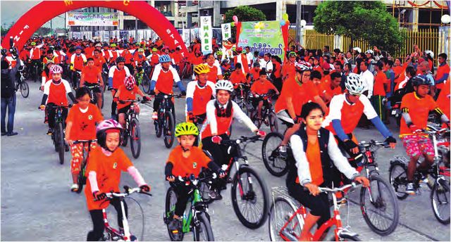 缅甸全国各地开展群众性的骑自行车运动