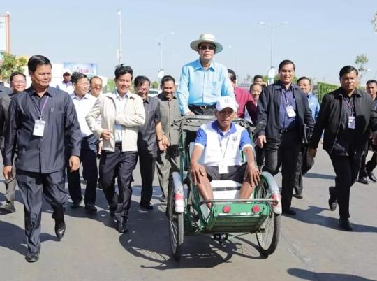 柬埔寨启动“人力三轮车夫基金会”