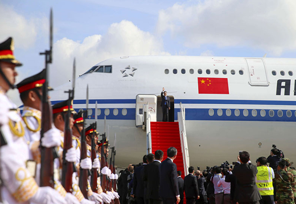 澜湄合作丨中柬签署19份合作文件，推动西哈努克港等大项目