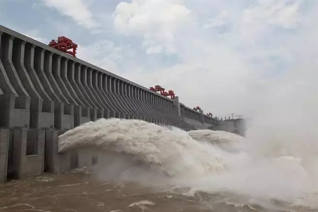台湾出了明白人！她要替“炸三峡”的脑残向大陆道歉！