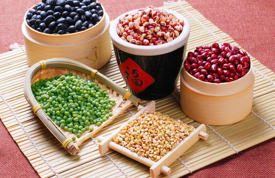 喝杂粮粥有讲究：慢加量、多熬煮、巧搭配