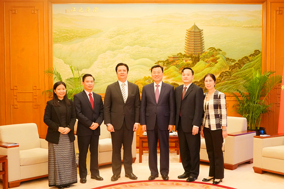 谢锋特派员会见即将离任的缅甸驻港总领事