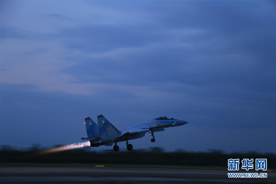 中国空军苏－35战机飞赴南海战斗巡航