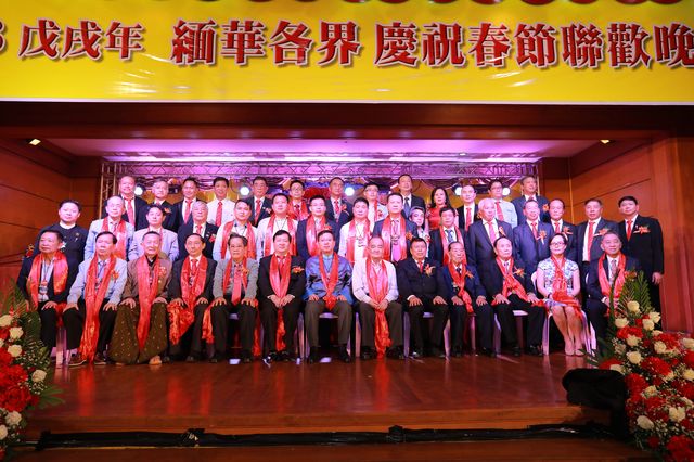 洪亮大使出席2018年缅华各界庆祝春节联欢晚会