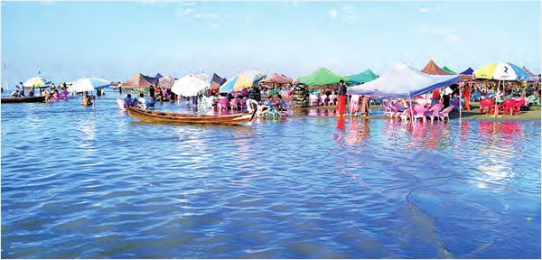 连续几天的假期带动了缅甸旅游业的发展