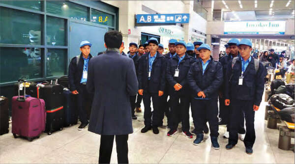 缅甸民众向往韩国工作