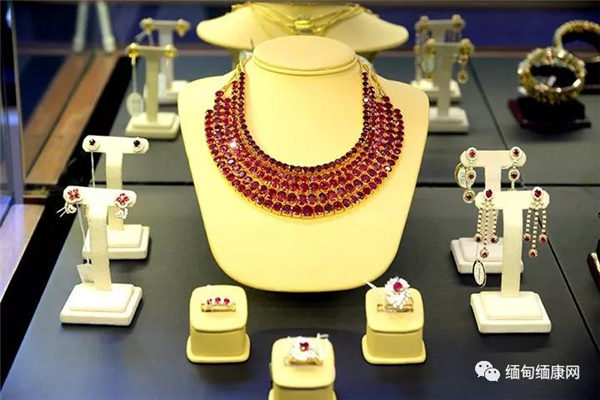 商人敦促政府重新制定或取消黄金进口税