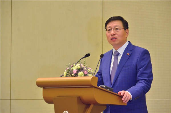 洪亮大使出席中缅企业界联谊晚宴