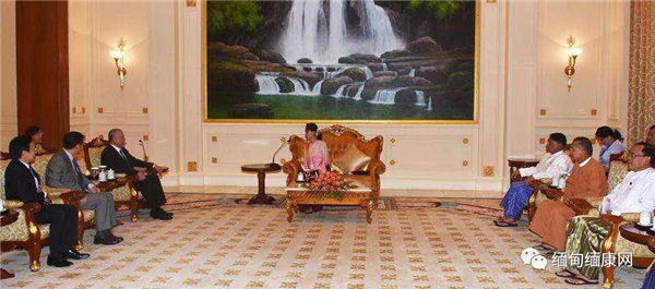 前澳门特首何厚铧与杜昂山素季会晤