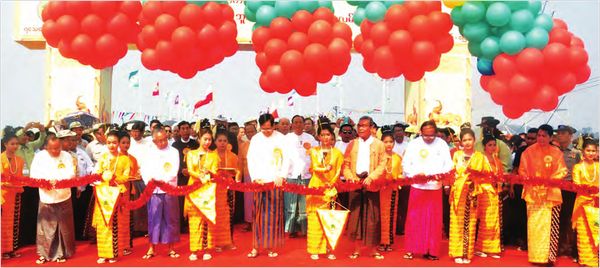 若开邦耶德堂市举行大桥通车典礼，国家电力网也开始24小时供电