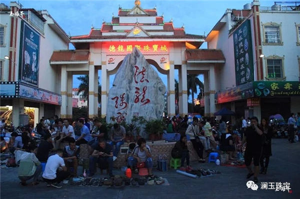 缅甸各地转向珠宝街经营珠宝翡翠