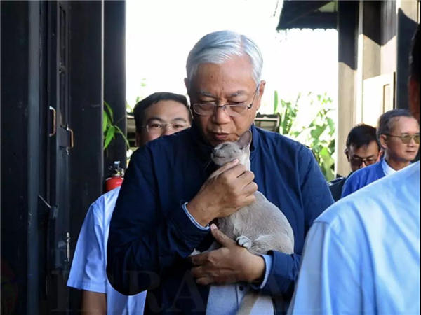 『总统特刊』半月谈‖ 伊江后浪推前浪，一代旧人换旧人