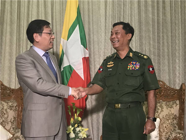 洪亮大使会见缅甸联邦政府内政部长觉瑞中将