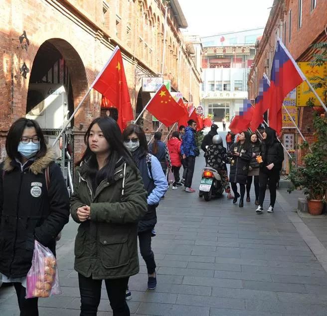 大陆军演怕不怕？金门阿伯：怕什么怕，直接投降！