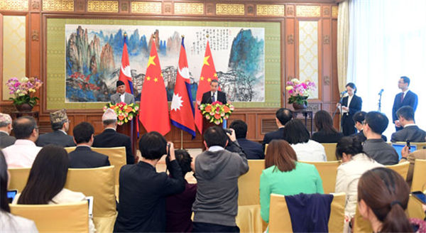 王毅谈中国尼泊尔印度三方关系：打造跨越喜马拉雅的立体互联互通网络