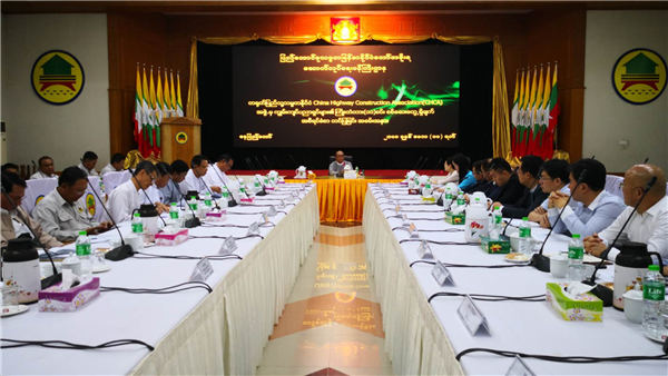 中方专家协助缅方对危旧悬索桥梁进行现场检测