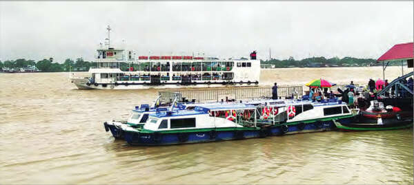 仰光—达拉之间行驶的渡轮及机动舢板情况