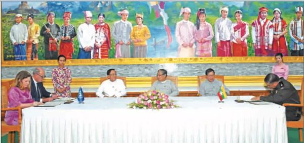 半月谈‖ 若开方案引军政关系紧张，反腐一波三折故事多