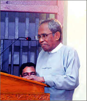 祝贺名作家Maung Khin Min的第100本著作问世