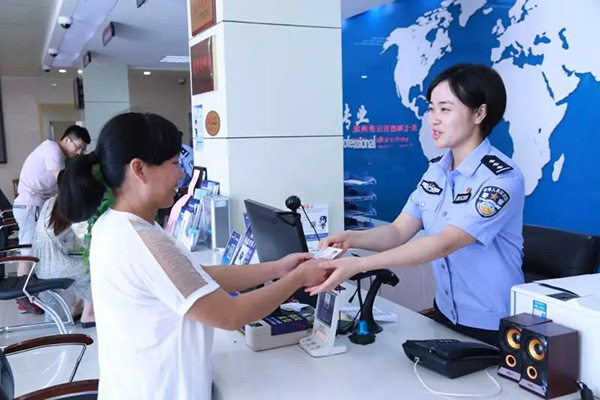 安徽池州为缅甸新娘发放“中国绿卡”，享受本地居民同等待遇