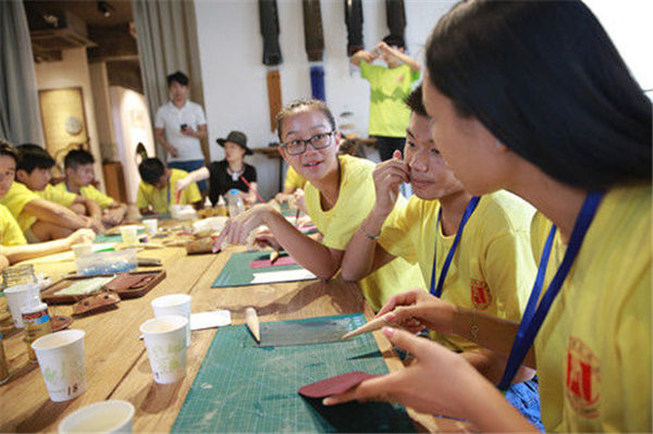 海外侨胞关注青年一代培养：新生代要发挥新作用