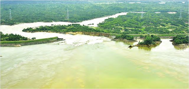 勃固省一水坝决堤造成新的洪涝灾害