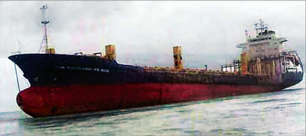 有关公司就搁浅轮船问题举行记者招待会