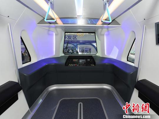 中国“未来地铁车”亮相：集无人驾驶等多种黑科技