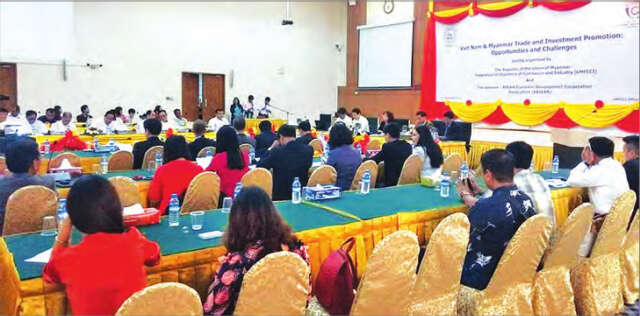 缅越两国企业家进行会谈商谈扩大贸易及投资