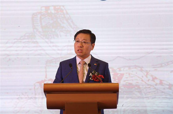 洪亮大使出席缅甸中国企业商会成立大会
