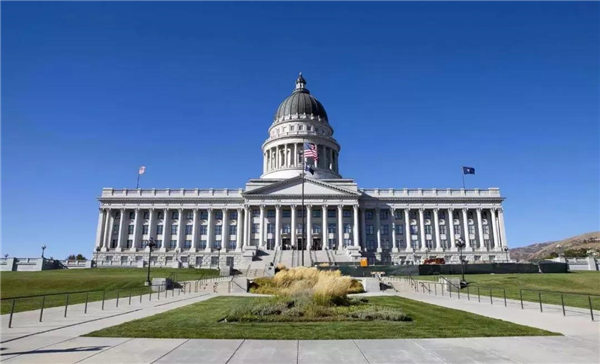 特朗普的大票仓“叛变”了：专程访华求贸易，自称中国老朋友！