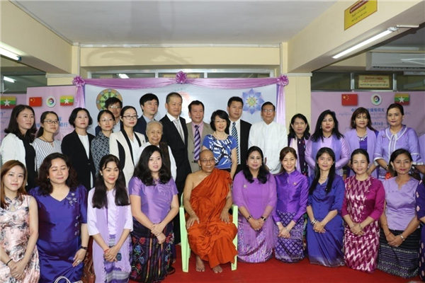 驻缅甸大使夫人王雪鸿出席2018年中国云南省缅甸仰光“光明行”启动仪式