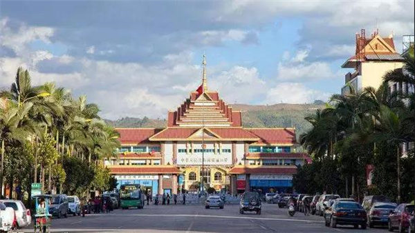 全国唯一涉外法庭：“一寨两国”的边境线上进行“国门”审判