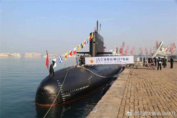 缅甸副总司令参观中国海军长城197潜艇