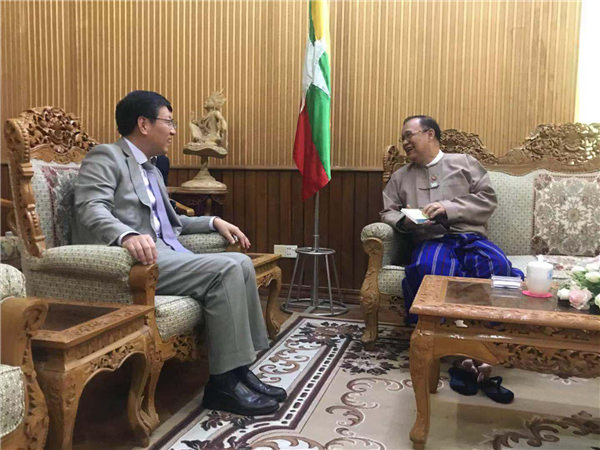 驻缅甸大使洪亮会见缅甸交通与通讯部长吴丹辛貌