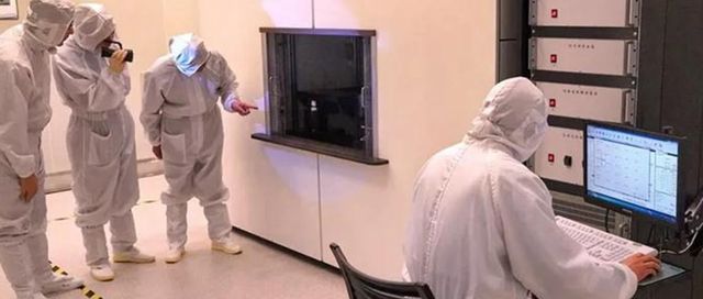 中国造出首台自主新式光刻机，未来可造10nm芯片