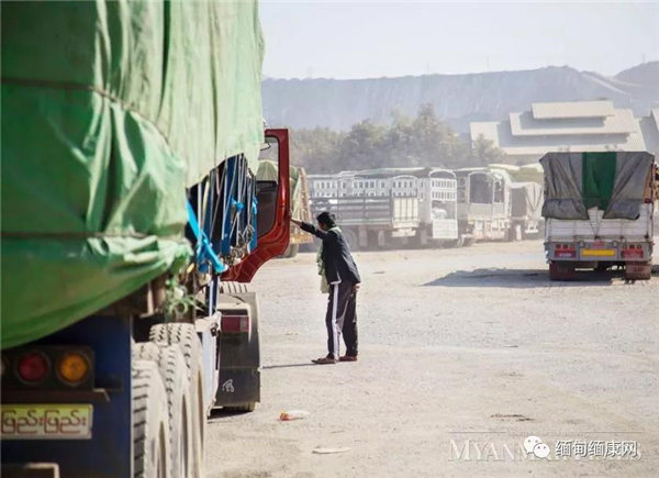 政府加大力度打击边境非法贸易