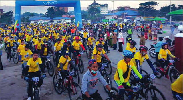 茵莱湖地区举行自行车登山越野活动