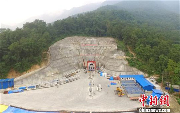 中国“挖隧道神器”在尼泊尔总掘进里程突破1万米