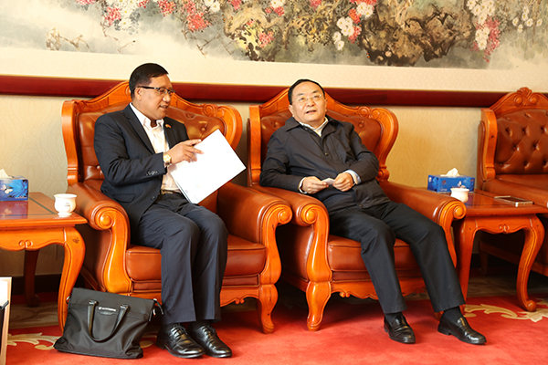 李昌平会见缅甸驻华大使帝林翁