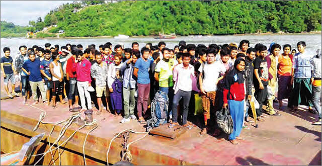 大批缅甸劳工被遣返回缅甸