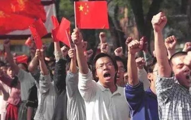 戎评|22年，中国终得一雪前耻！莫欺少年穷，我们终究活成了曾经自己最畏惧的模样！